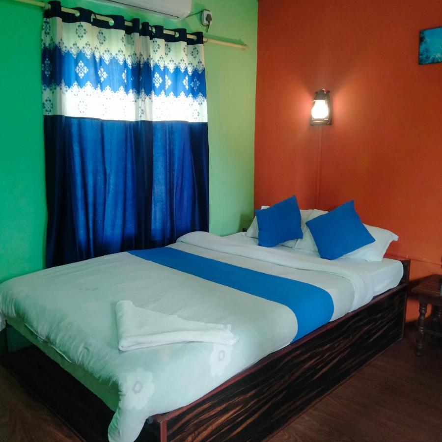 Hotel Tiger Tops Sauraha Ngoại thất bức ảnh