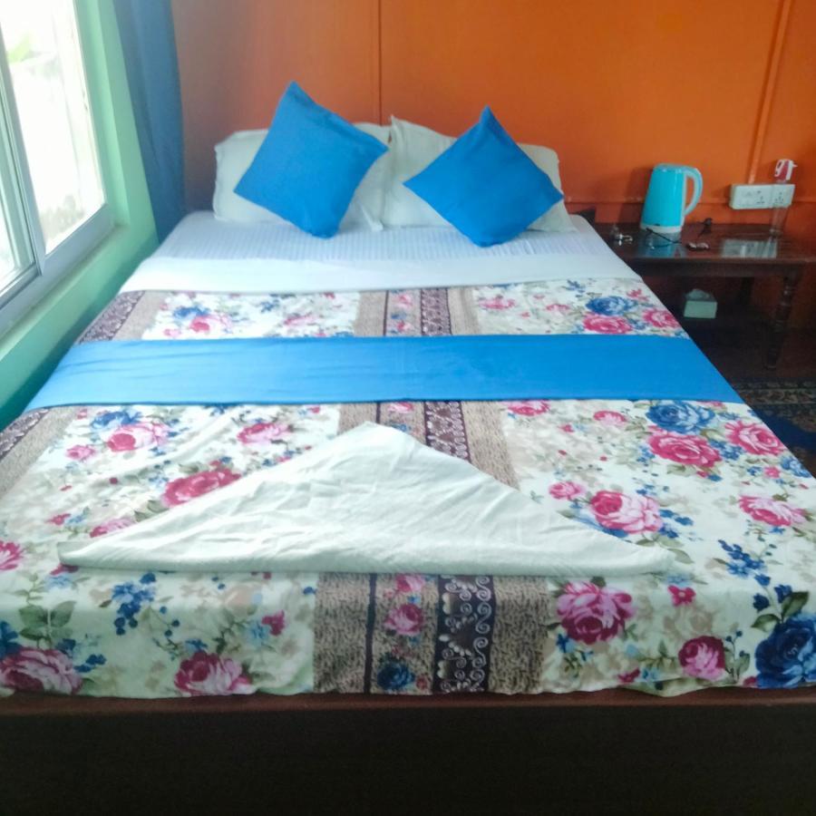 Hotel Tiger Tops Sauraha Ngoại thất bức ảnh