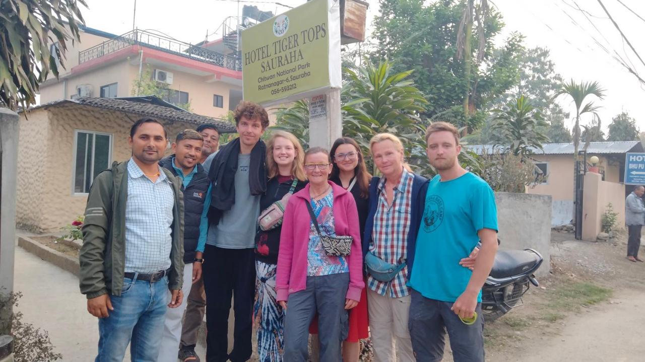 Hotel Tiger Tops Sauraha Ngoại thất bức ảnh