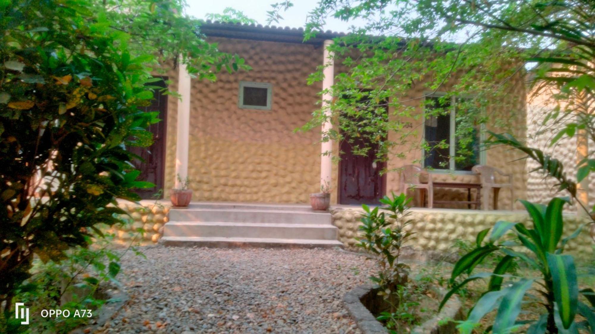 Hotel Tiger Tops Sauraha Phòng bức ảnh
