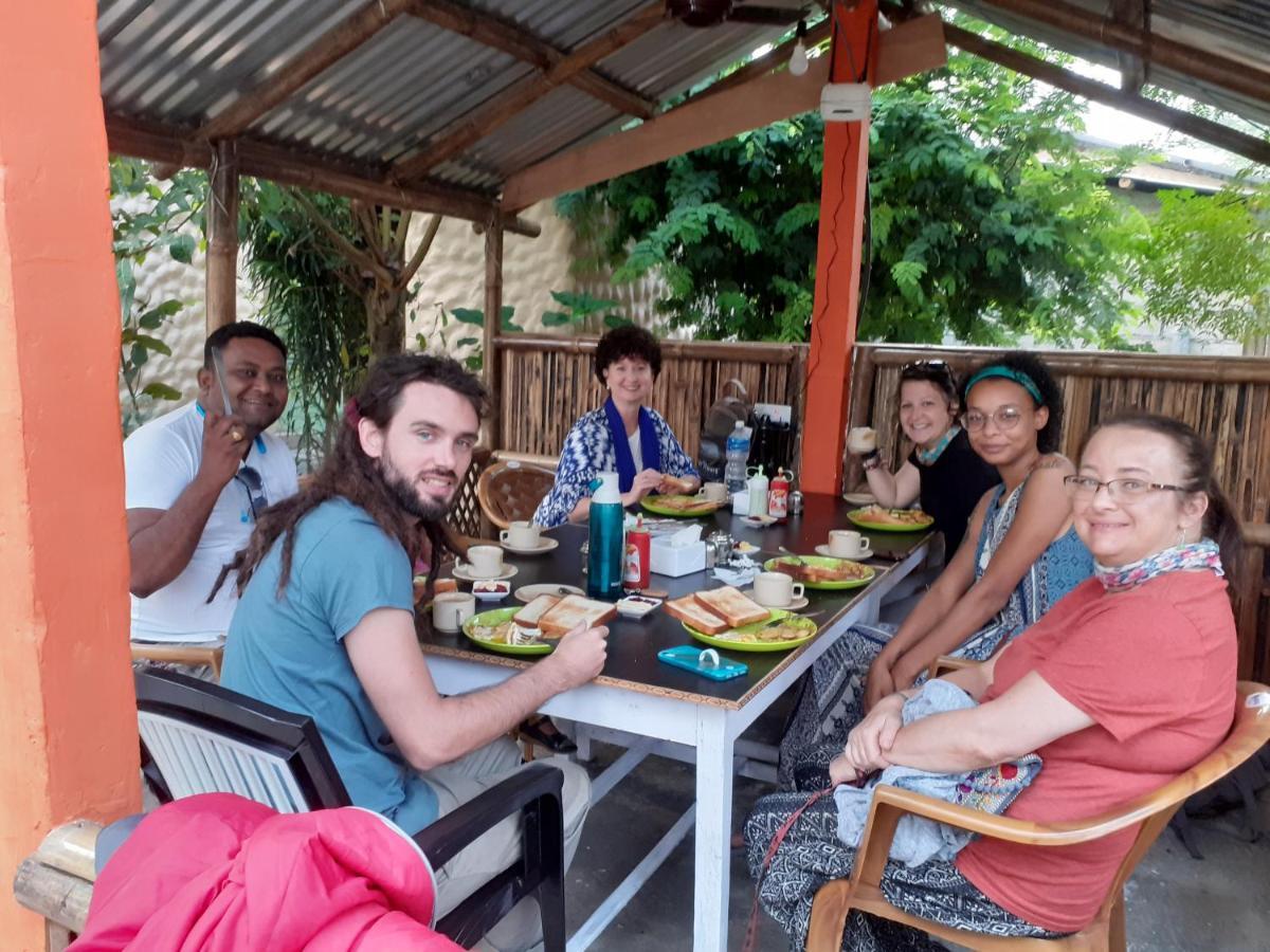 Hotel Tiger Tops Sauraha Ngoại thất bức ảnh