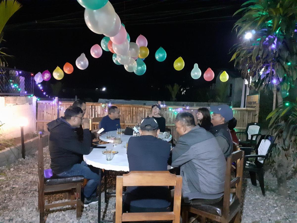 Hotel Tiger Tops Sauraha Ngoại thất bức ảnh